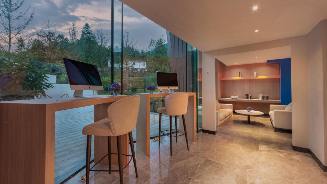 Holiday Inn Express Qiliping By Ihg Эмэйшань Экстерьер фото
